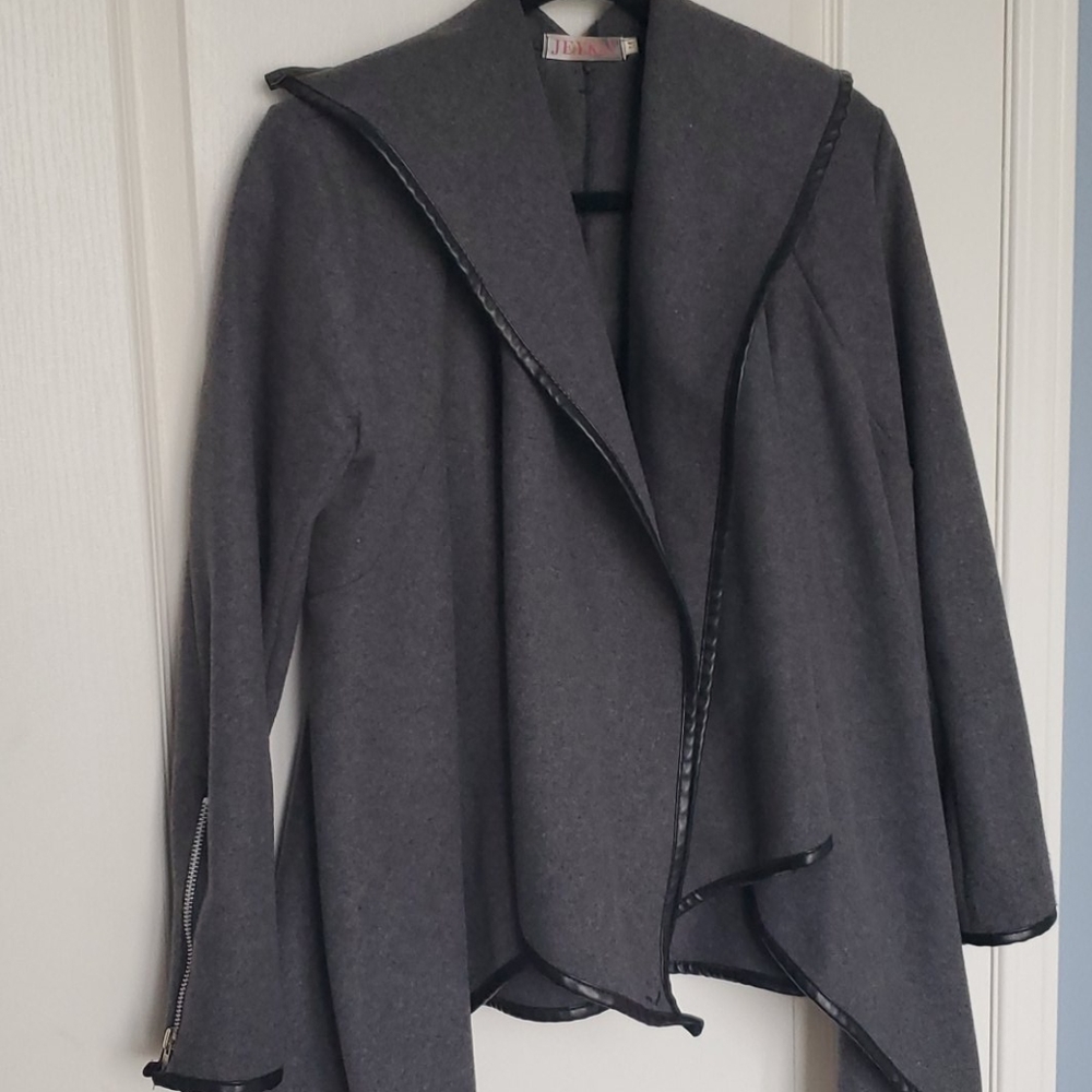Crossover Jacket - Picture 1 of 6